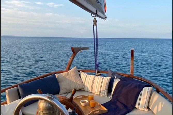 Sail tour tapas day charter boat trip private sailing pirate - Who will enjoy this sailing day most?