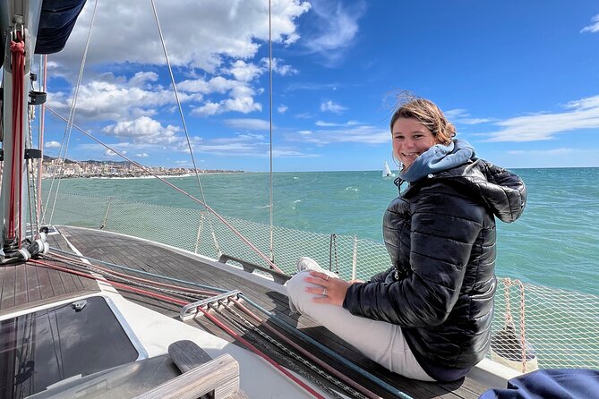 Sailboat ride for private groups in Barcelona - What is included, and what the price means