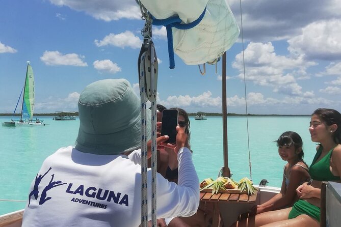 Sailboat tour across the seven colors lagoon in Bacalar - The sailboat ride across the lagoon