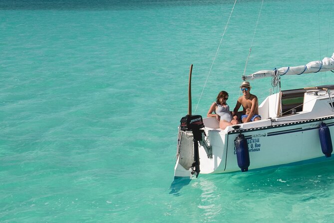 Sailboat tour across the seven colors lagoon in Bacalar - Emerald Cenote and the lagoon’s changing colors