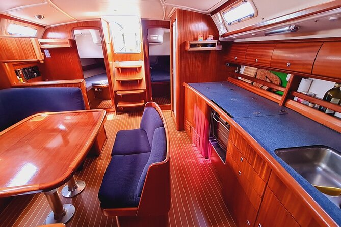Sailboat tour from PALAU to the Maddalena Archipelago. - Why a small sailboat changes the day