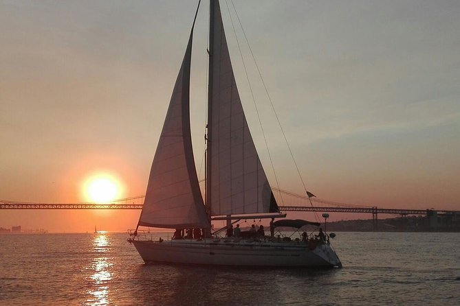 Sailboat Tour in Lisbon with drinks included | Morning and Sunset - Why Lisbon looks better from the Tagus