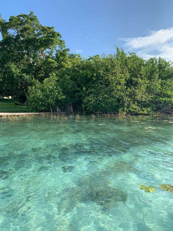 Sailboat tour in the seven colors lagoon of Bacalar - Setting Out Across the Seven Colors Lagoon