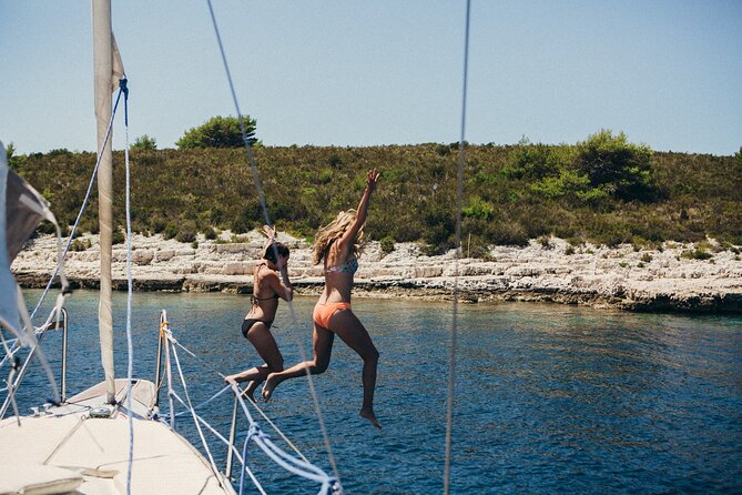 Sailing and Snorkeling Tour in the Islands of Pakleni - St. Klement’s coves and the first swim