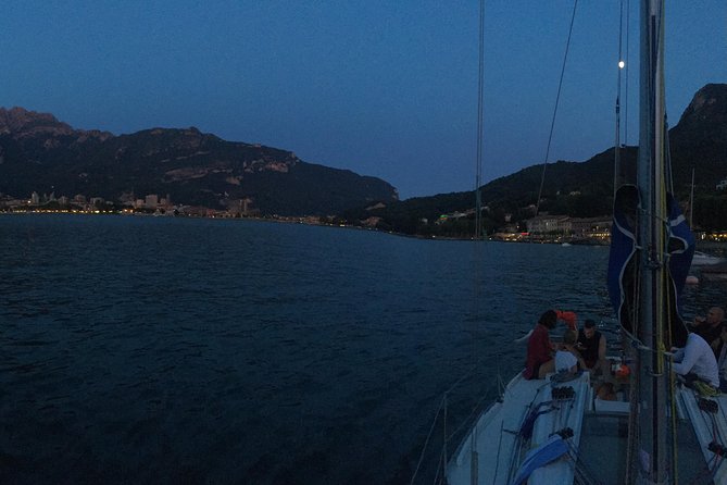 Sailing at Sunset on Lake Como: How to escape from daily routine - What to bring for a comfortable evening