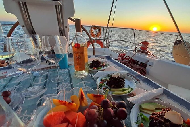 Sailing boat tour with lunch and swimming stops - Lunch on board, with time to slow down