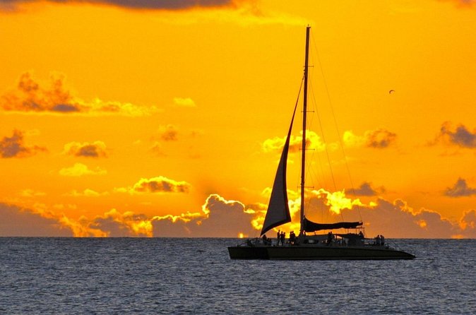 Sailing catamaran at Sunset of 2 hours Duration - How crowded is the catamaran?