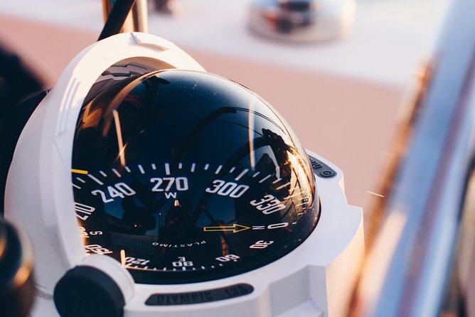 Sailing charter along the Maltese shoreline incl. Lunch and drinks - Setting out from Senglea at 9:00 a.m.