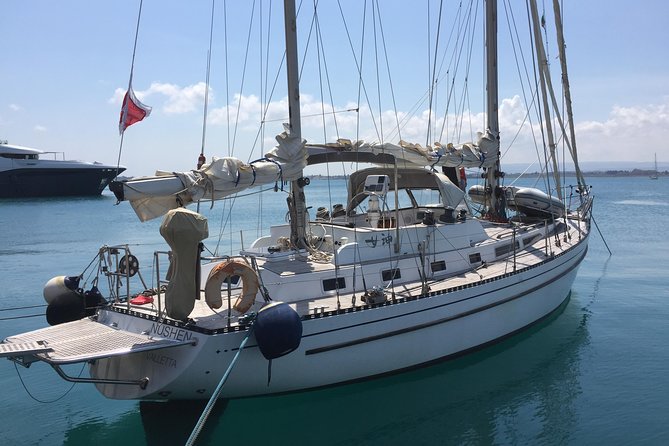 Sailing charter along the Maltese shoreline incl. Lunch and drinks - Who should book this sailing day