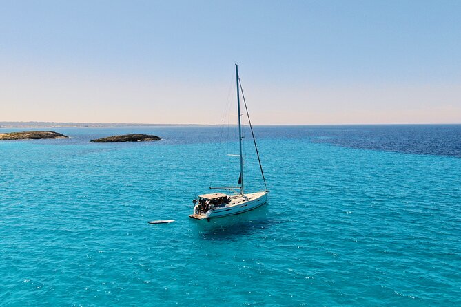 Sailing Cruise in Maddalena Archipelago from Maddalena - Food, drinks, and the social atmosphere