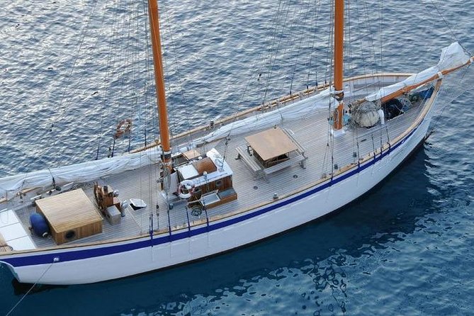 Sailing day in the heart of the Calanques - Learning the ropes instead of just sitting down