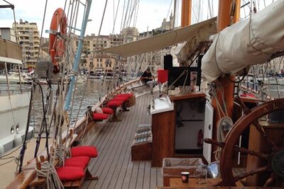 Sailing day in the heart of the Calanques
