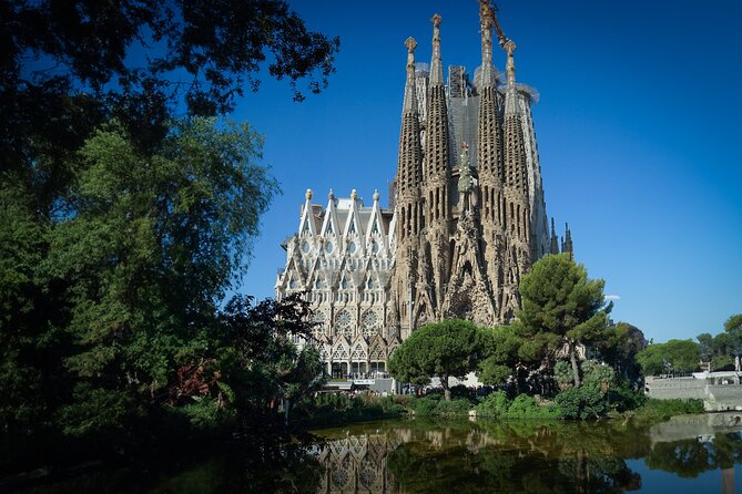 Sailing Experience and Sagrada Familia Tour - Key points to know before booking