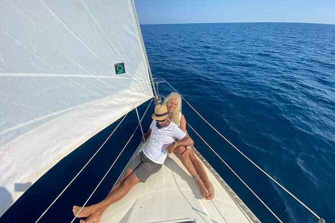 Sailing experience on a 4-hour sailboat in Girona - Morning or afternoon: choosing the better schedule
