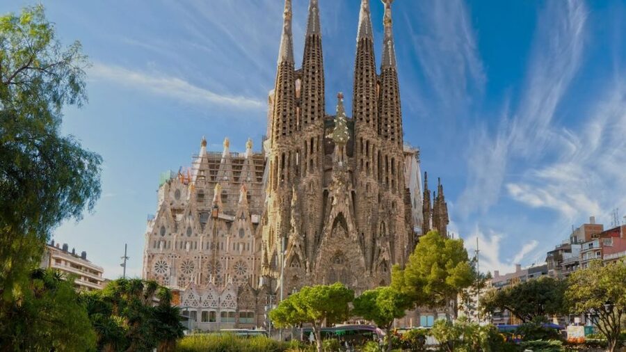 Sailing Experience, Sagrada Familia & Park Guell - The transfer between the monuments