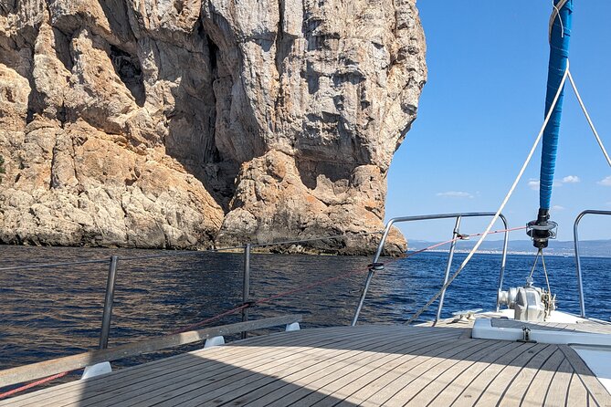 Sailing Experience to Capo Caccia from Alghero - Punta Giglio brings the cliffs close