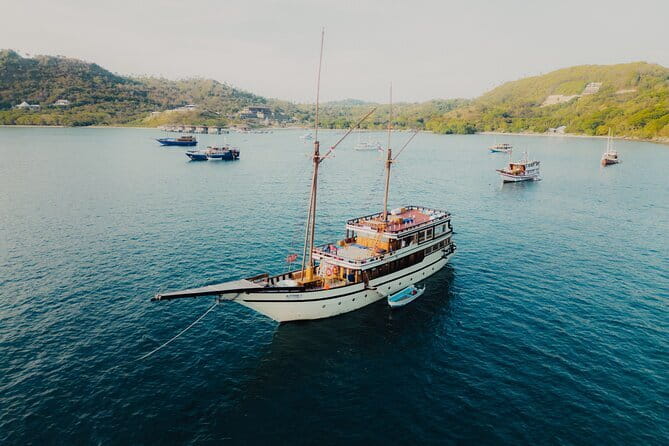 Sailing Flores to Lombok 5 days 4 Nights All Inclusive Trip - Day 1: Labuan Bajo to a night near Padar