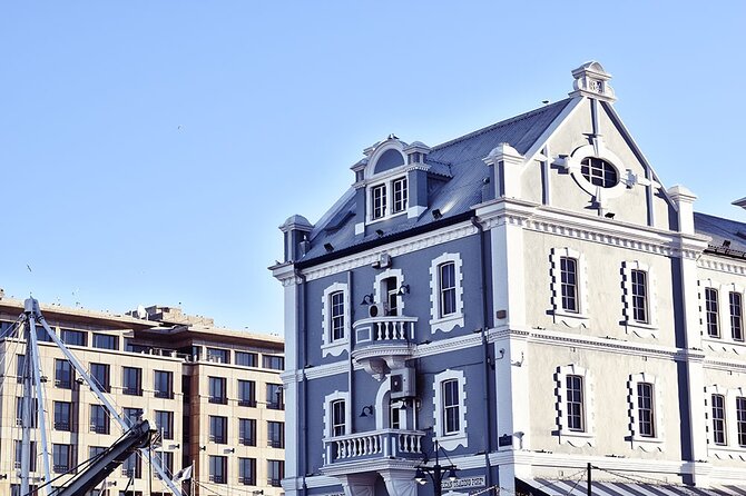 Sailing in The Bay by Catamaran (One Hour) - A one-hour sailing break at the V&A Waterfront