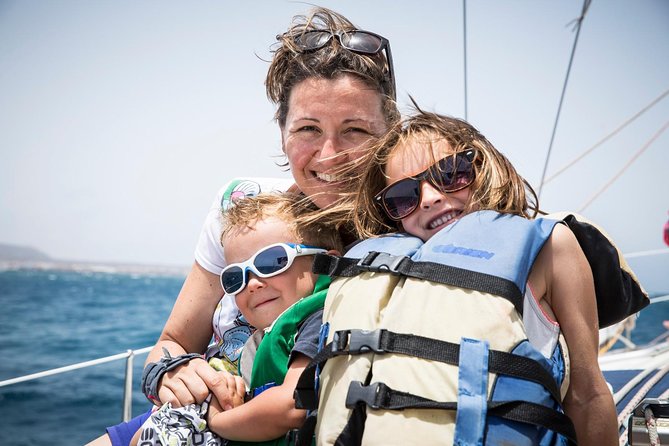Sailing tour around the Lobos Island Natural Park / 4h - Seeing Fuerteventura’s Great Dunes from offshore