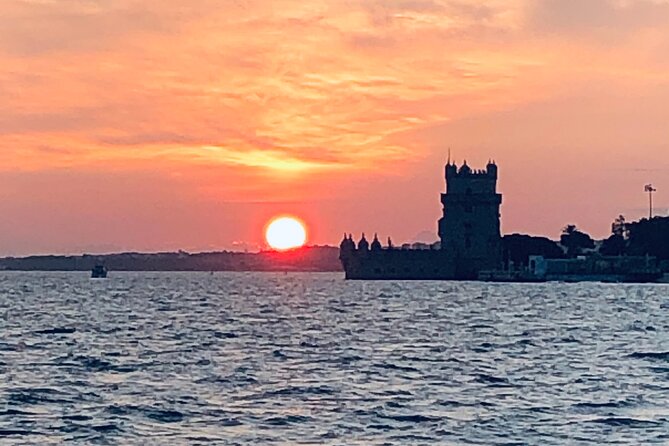 Sailing tour to the sunset in Lisbon - Cristo Rei and the final sunset views