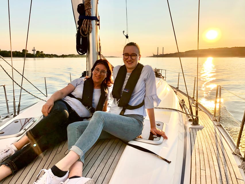 Sailing trip ''the Elbe by night", Hamburg/Elbe - What the yacht feels like after dark