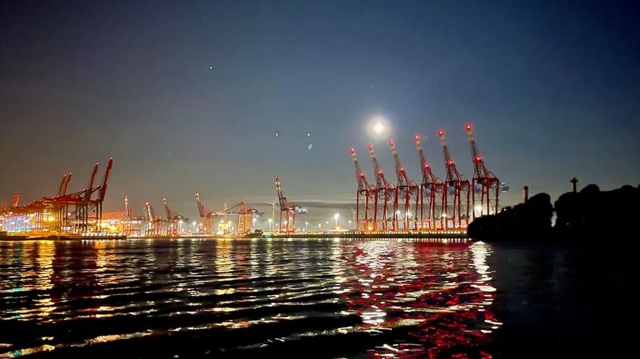 Sailing trip ''the Elbe by night", Hamburg/Elbe - Is $152 a fair price?