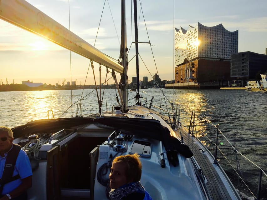 Sailing trip ''the Elbe by night", Hamburg/Elbe - Who should book this night sailing?