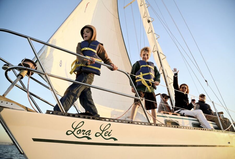 San Diego Bay: Signature 2-Hour Sailing Tour - Setting out from Harbor Island