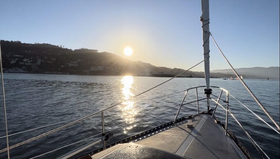 SAN FRANCISCO: (2hr) SUNSET Sailing Experience on SF Bay - Passing Alcatraz as evening light fades