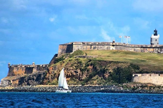 San Juan Catamaran Sunset Sail with Drinks Included - Why the six-person limit matters