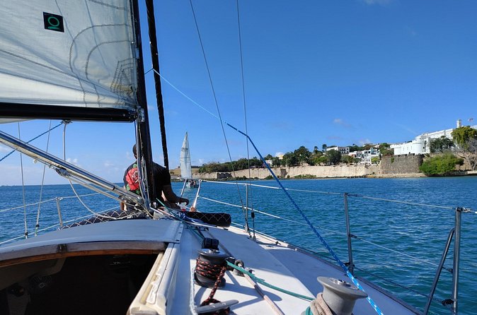 San Juan Historical Bay Daytime Sailing Tour - Weather, clothing, and practical comfort