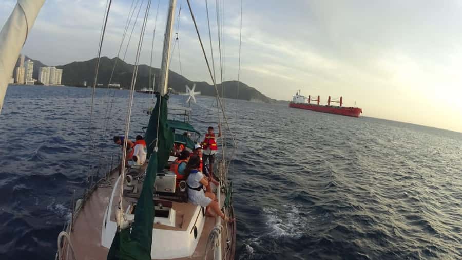 Santa Marta Bay: Sunset on a sail boat - Key details before you book