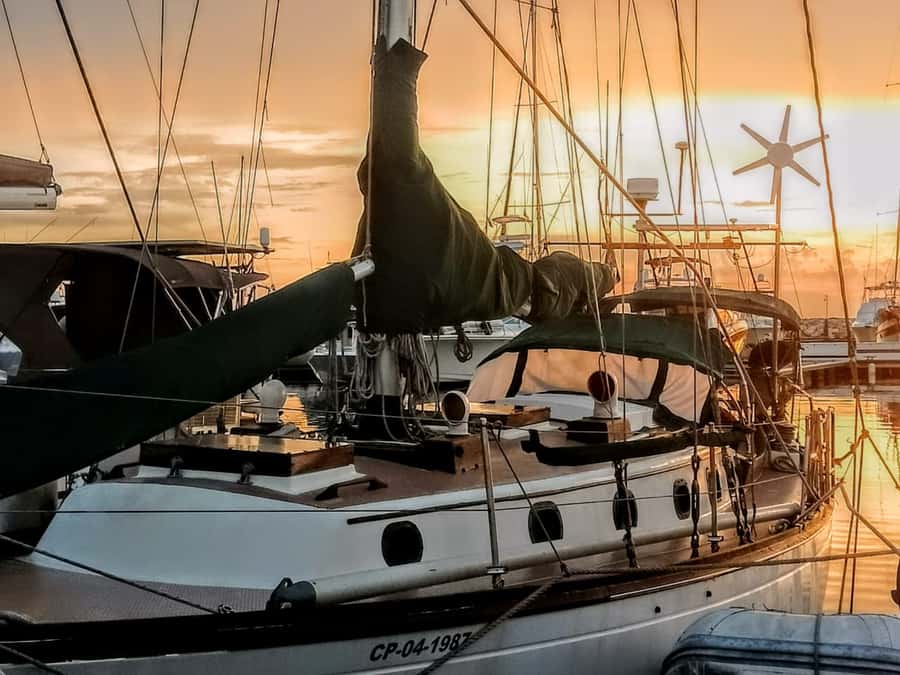 Santa Marta Bay: Sunset on a sail boat - Meeting Captain Dario at Marina Internacional