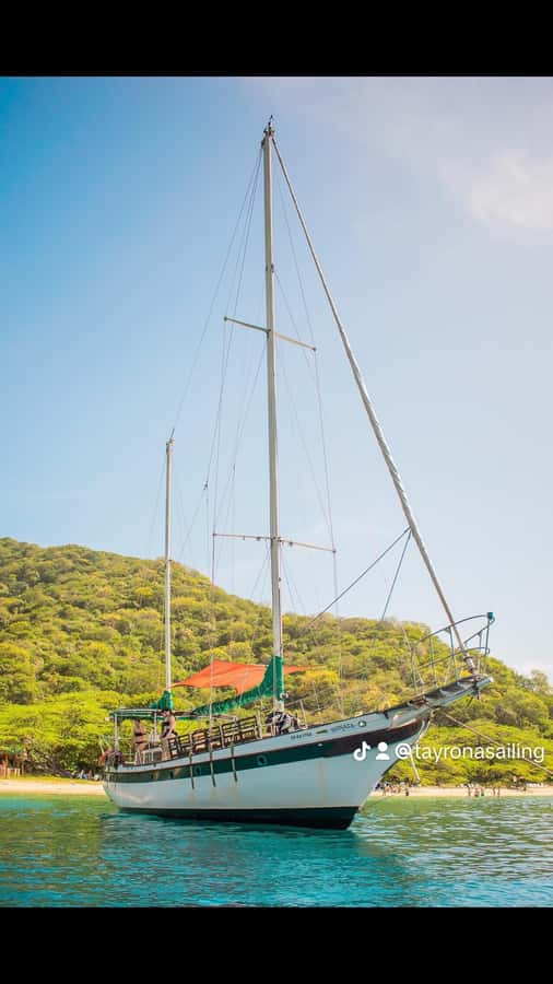 Santa Marta: Sailboat day tour to Tayrona Park - The coastal ride past Taganga and Aguja Island