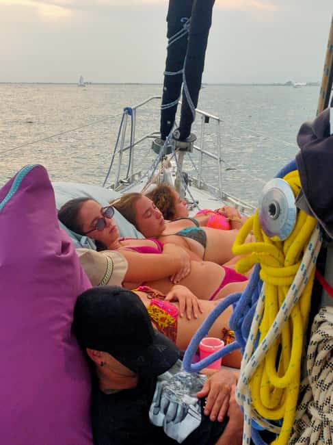 Santa Pola: Sail to Tabarca, snorkel, and enjoy sunset with a tasting - Tabarca’s protected water stop