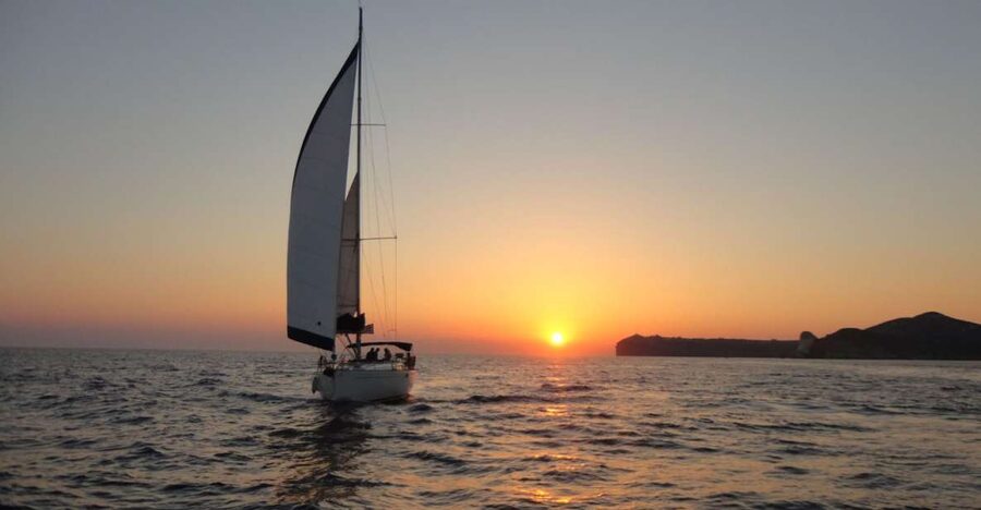 Santorini Caldera: Sunset Sailing Cruise with Meal - Key points to know before you book