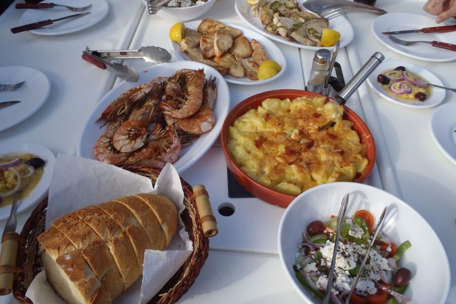 Santorini Caldera: Sunset Sailing Cruise with Meal - Who should book this sailing trip?
