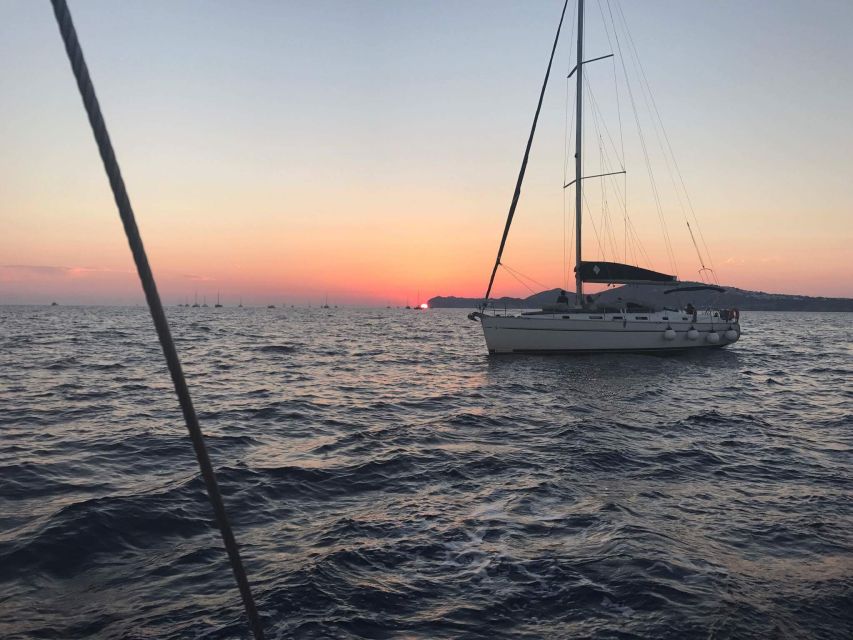 Santorini: Private 5-Hour Sunset Sailing Tour with Dinner - Should you book this Santorini sunset cruise?