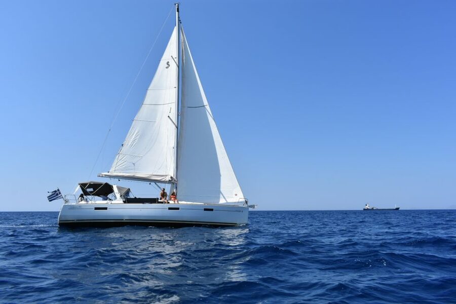 Santorini: Private Caldera Sailing Trip with Open Bar & Meal - Lunch, dinner, and the open bar