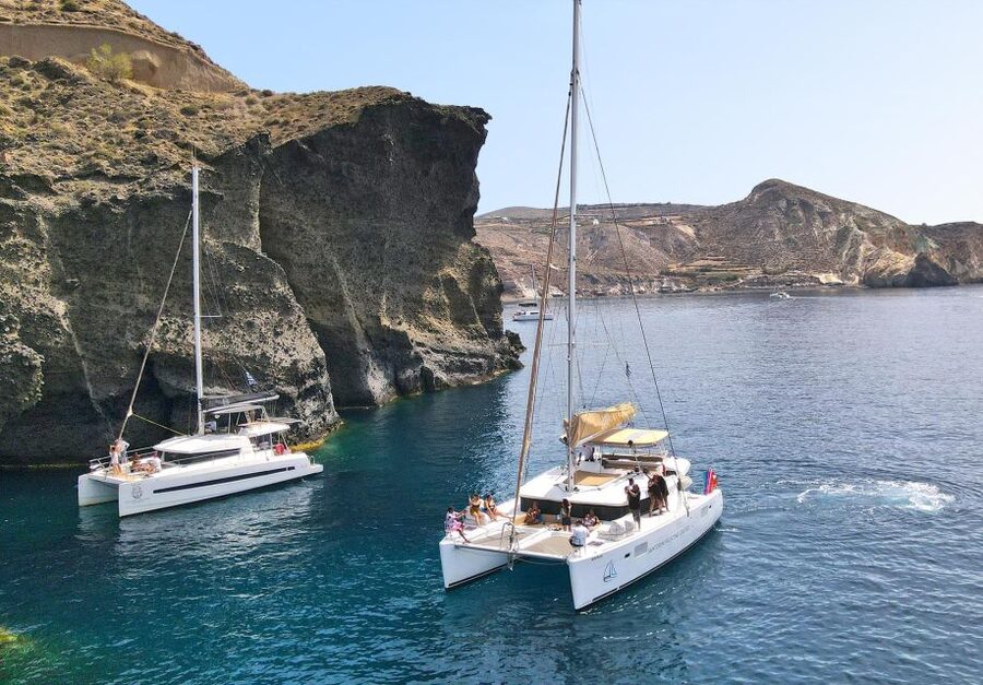 Santorini: Sunset Sailing Cruise, with Dinner and Drinks - The catamaran and the feel of the day