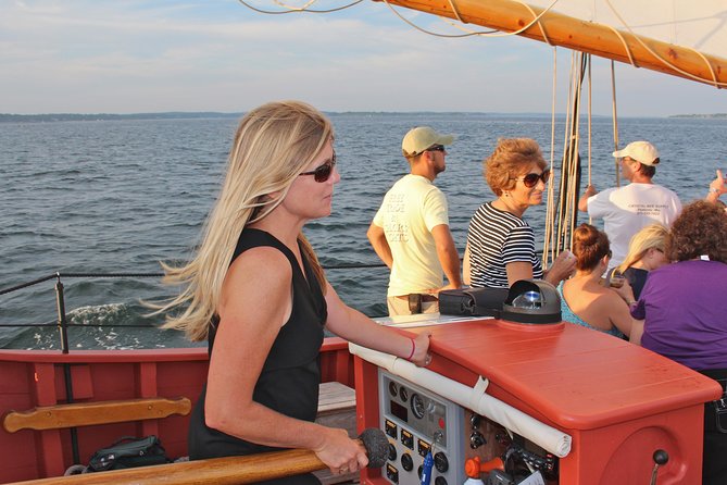 Schooner Fame Sailing Tour - Setting sail from Pickering Wharf Marina