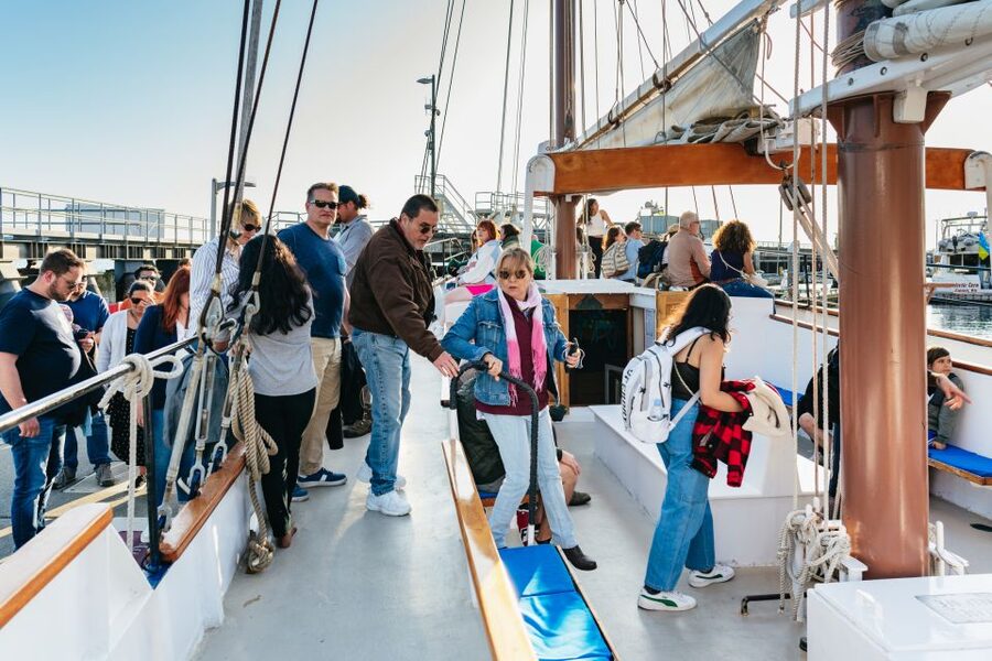 Seattle: Tall Sailboat Sunset Harbor Cruise - Booking and meeting details