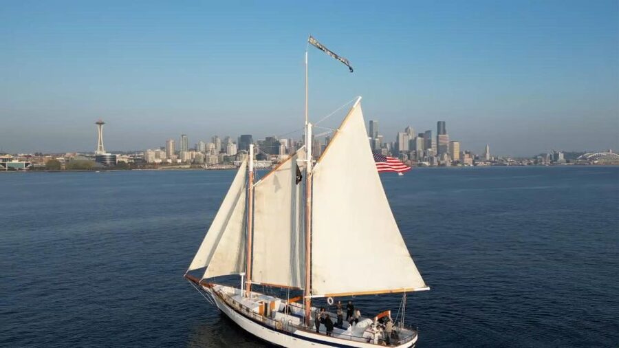 Seattle: Tall Ship Harbor Cruise - A traditional schooner, not a speedboat