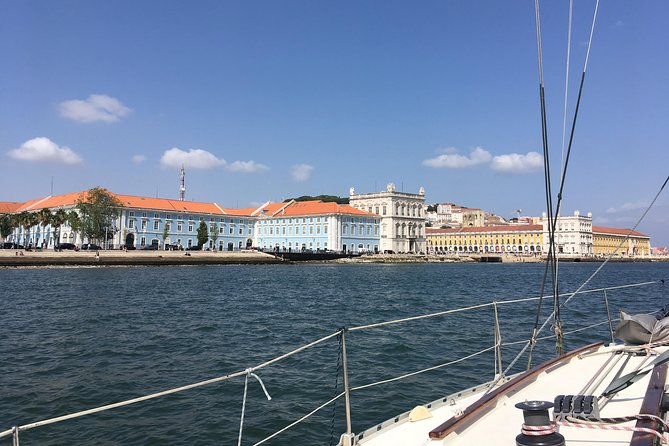 Seixal Sailing Cruise - Lunch in a typical restaurant - Lisbon’s main sights from the Tagus