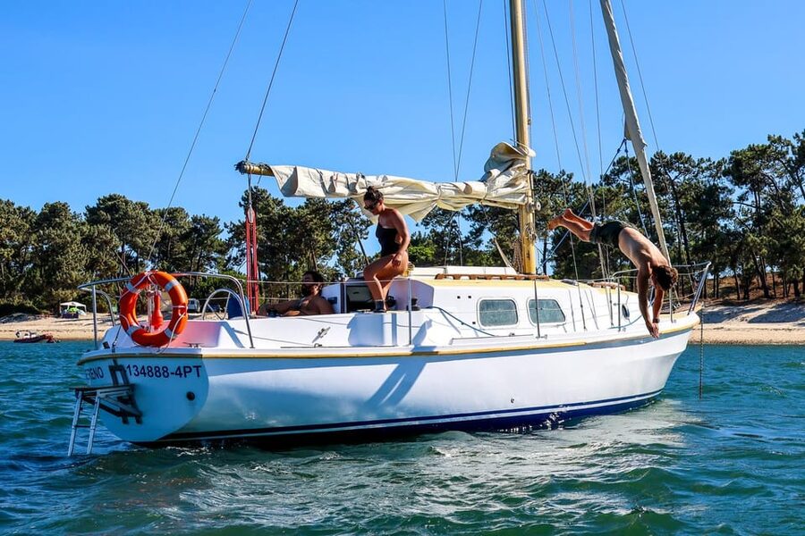 Serra da Arrábida : Sailing Tour - Local snacks, cheese, and wine