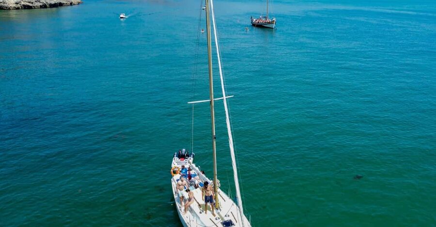 Sesimbra : Sailing Tour - Sailing past Serra da Arrábida