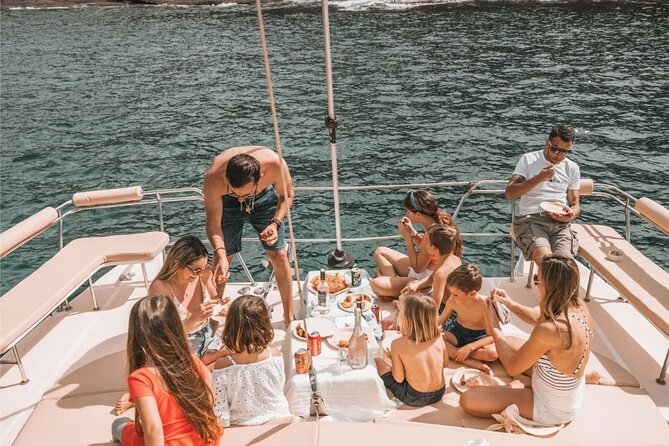 Set Sail on an All Inclusive Catamaran to Ile Aux Benitiers - The 15-minute briefing and catamaran ride