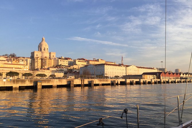 Sight Sailing in Lisbon - The riverfront from Santa Apolónia to Cais do Sodré