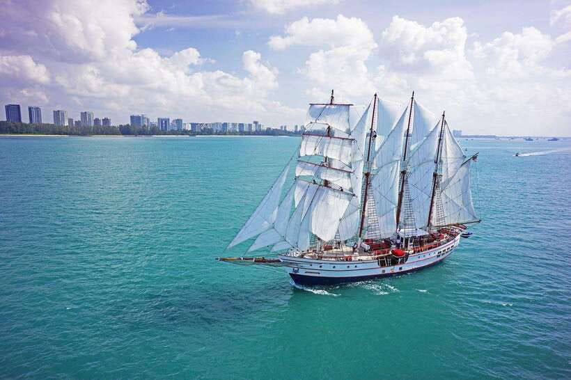 Singapore: Sunset Tall Ship Cruise with 4-Course Meal - The first stretch: Singapore from the sea