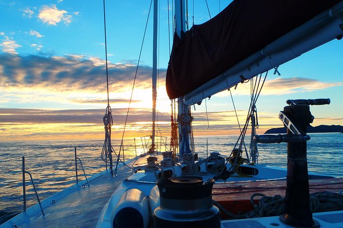 Siska - 2 day 1 Night - Maxi Sailing Tour of the Whitsundays - Leaving Airlie Beach and Crossing the Whitsunday Passage